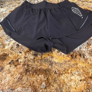 Rare Hawaii lululemon hotty hot shorts size 2